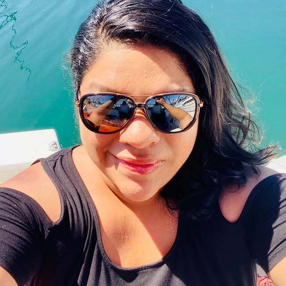 Meet your Posher, Denise - Picture 1 of 8